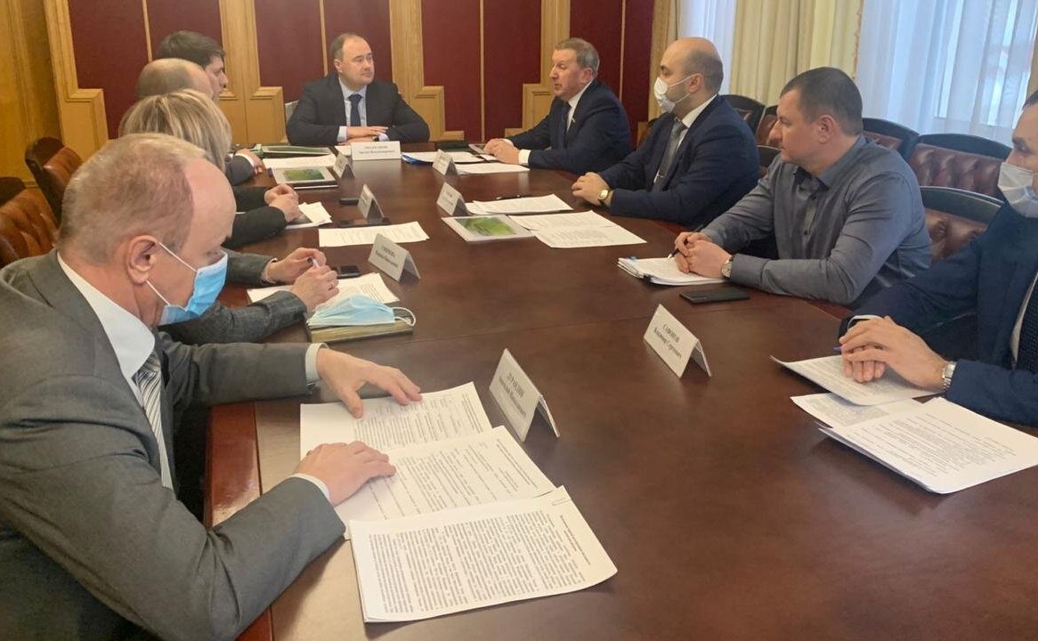 Сергей Березкин принял участие в заседании «круглого стола» по рассмотрению актуальных вопросов в сфере охраны окружающей среды и природопользования