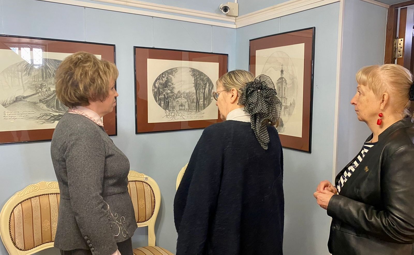 Людмила Скаковская посетила выставку в Доме поэзии