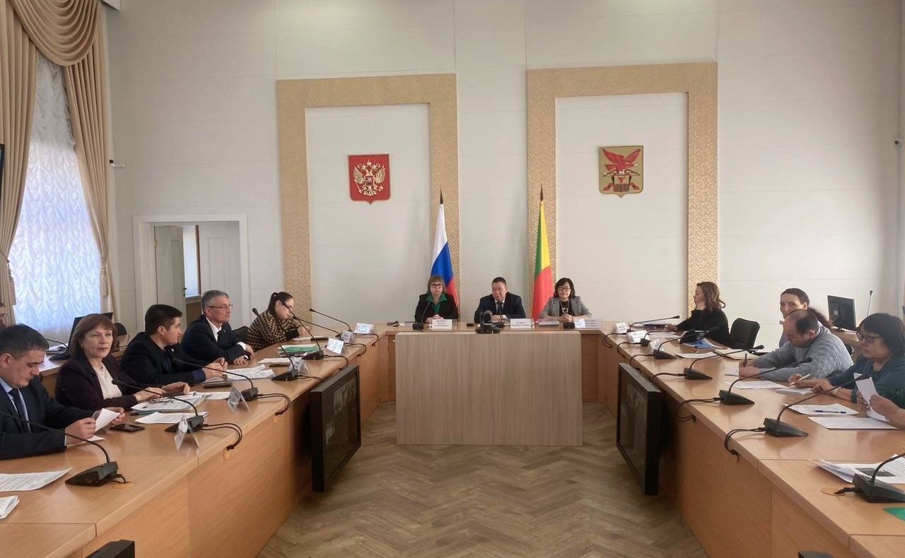 Григорий Ледков принял участие в обсуждении проблем сохранения и популяризации эвенкийской культуры, вопросов защиты прав коренных малочисленных народов Севера, Сибири и Дальнего Востока