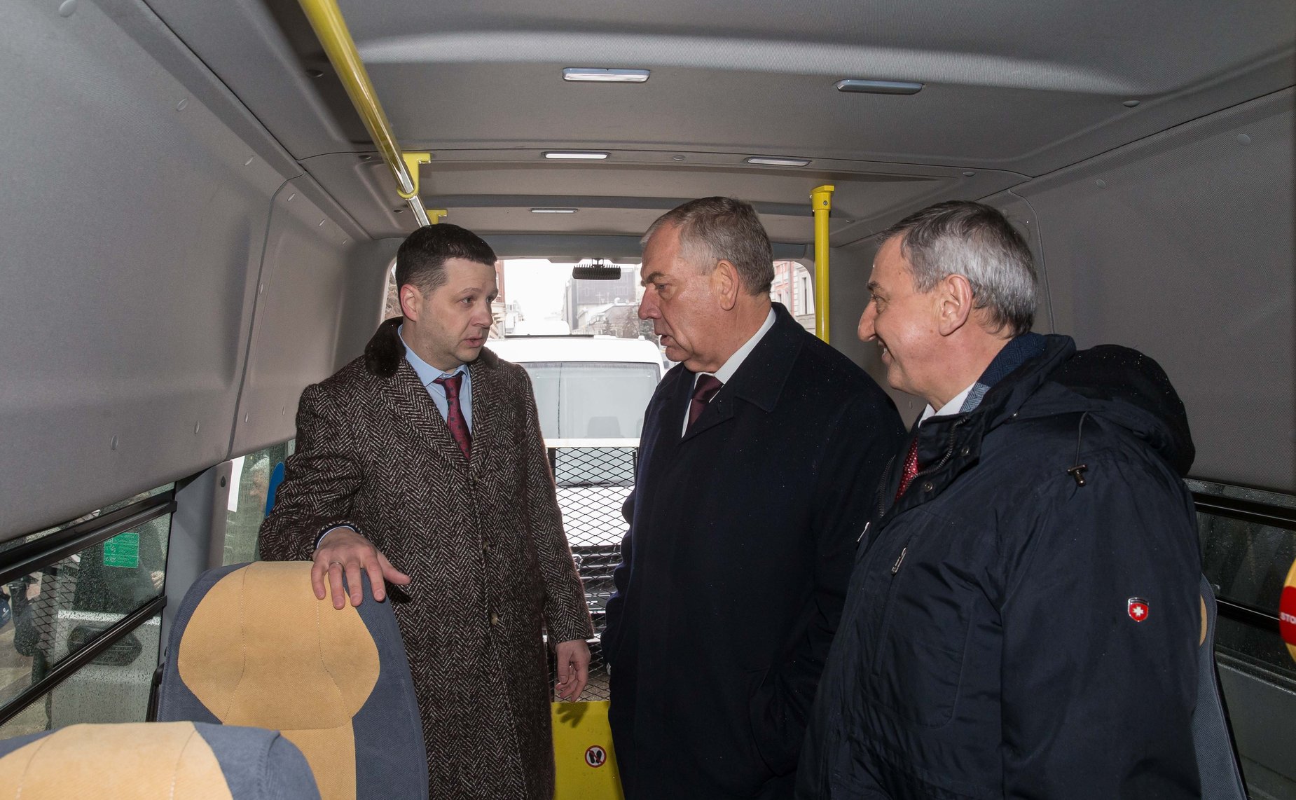 Презентация мобильных медицинских и торгово-бытовых комплексов для использования в сельской местности