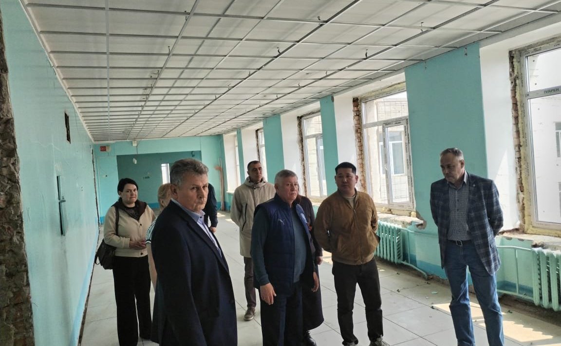 Сергей Михайлов проконтролировал ремонт образовательных учреждений в Забайкалье
