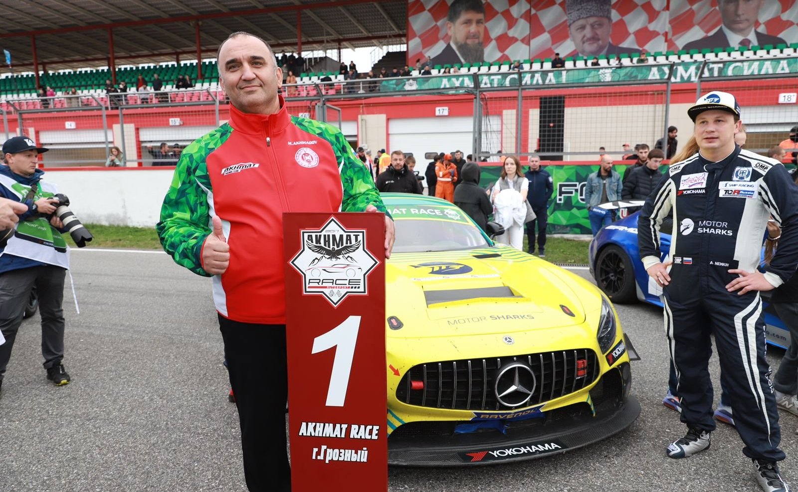 Мохмад Ахмадов принял участие в проведении на автодроме «Крепость Грозная» гонок на выносливость «AKHMAT Race 2021»