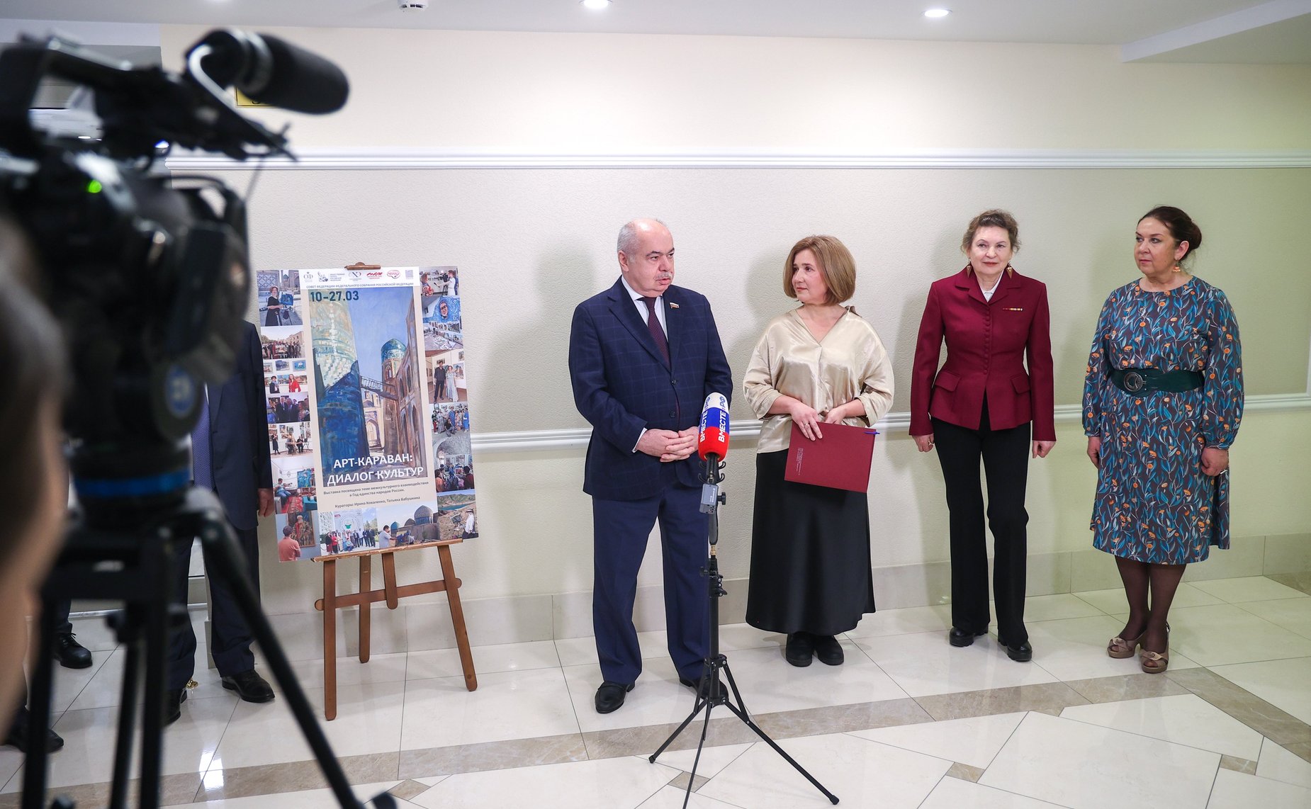 В Совете Федерации открылась художественная выставка, посвященная диалогу культур России и Узбекистана