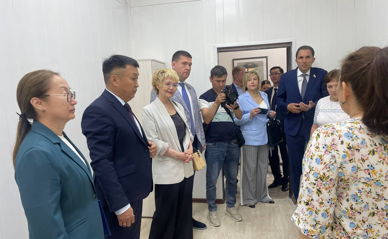 Комитет СФ по социальной политике провел в Республике Тыва выездное совещание с участием главы региона Владислава Ховалыга, представителей федеральных и региональных органов исполнительной власти