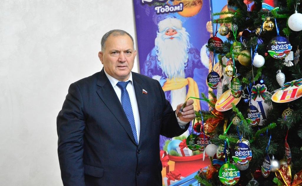 Крым Казаноков принял участие во Всероссийской благотворительной акции «Елка желаний»