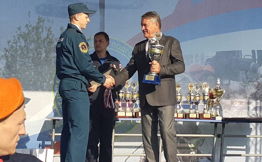 Ю. Воробьев вручил награды победителям Всероссийской олимпиады профессионального мастерства