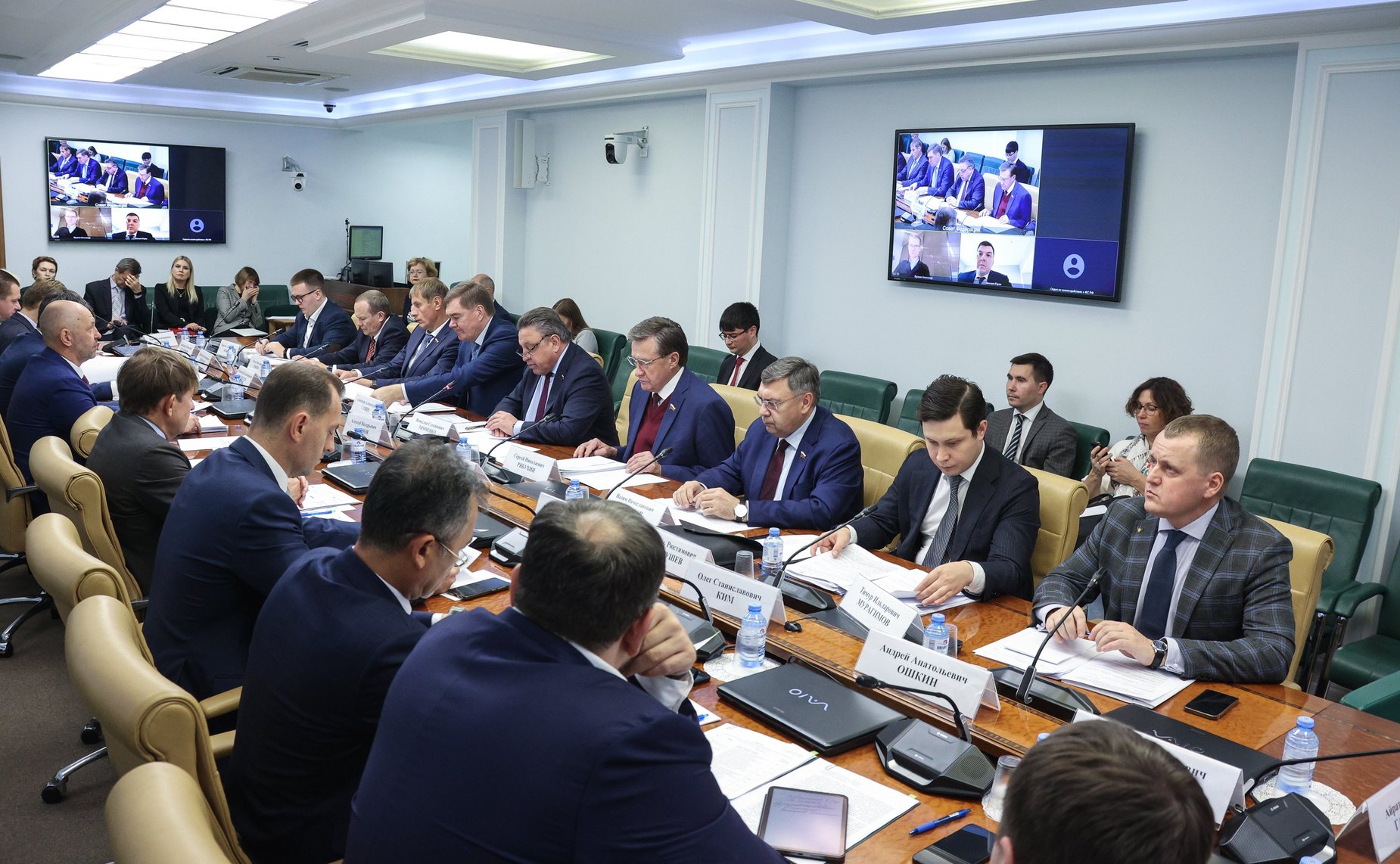 Совещание Комитета СФ по Регламенту и организации парламентской деятельности совместно с Комитетом СФ по бюджету и финансовым рынкам «Об установлении обязательных требований к обороту метилового спирта (метанола)»