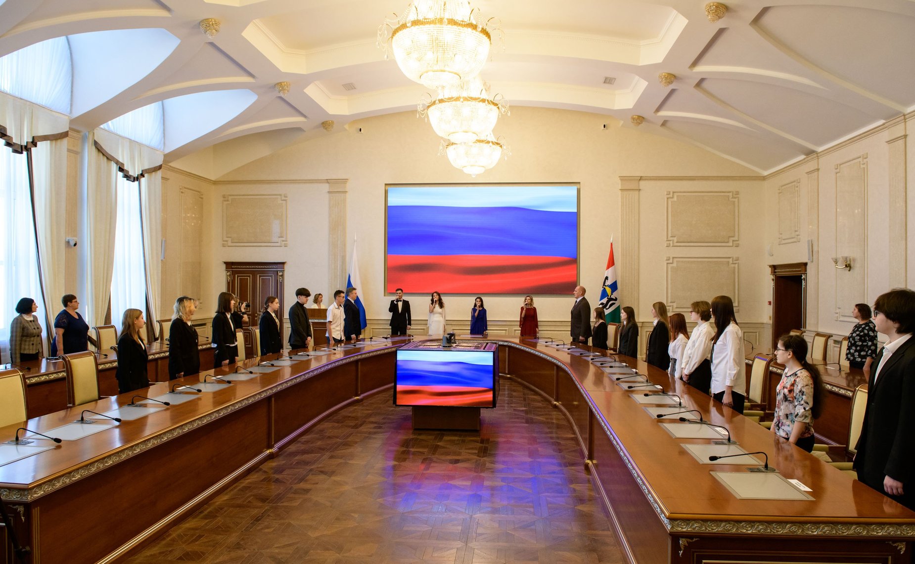 Александр Карелин наградил лауреатов VIII Всероссийской детской творческой школы-конкурса в сфере развития и продвижения территорий «Портрет твоего края»