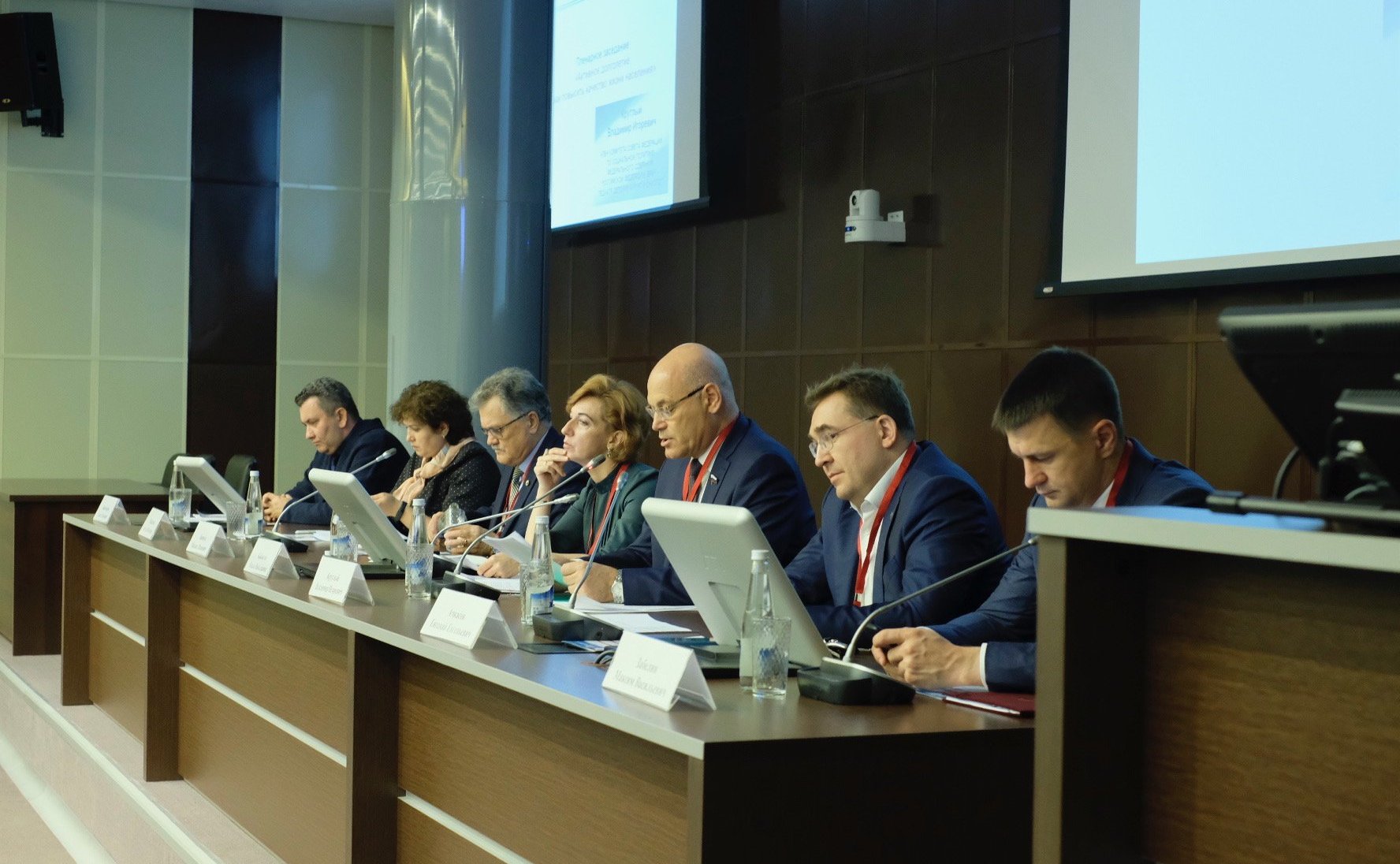 Владимир Круглый принял участие в выставке-форуме «60 Плюс. Здоровье и долголетие» в Уфе