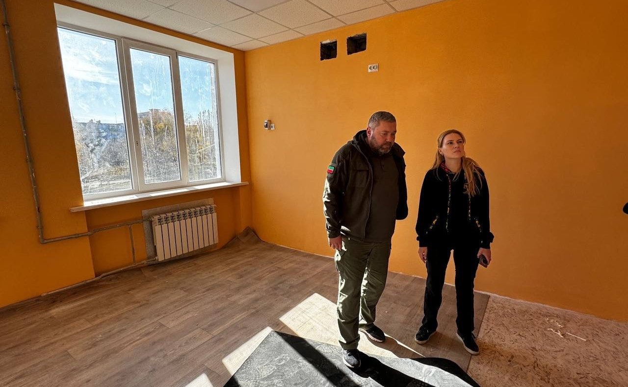 Дарья Лантратова провела прием граждан, передала инвентарь для спортивной школы Лисичанска и приняла участие в мероприятиях ко Дню Народного единства