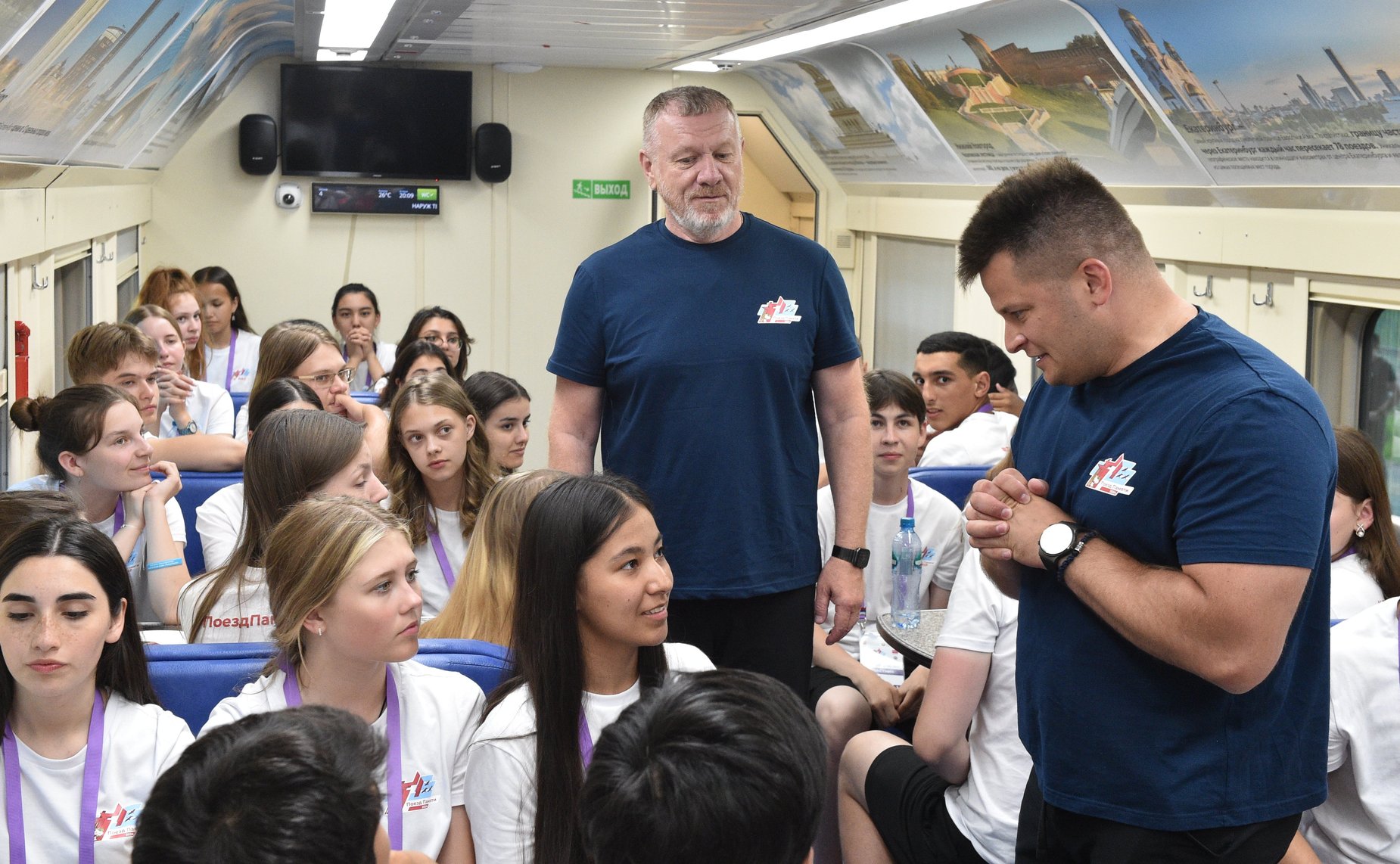 Пассажиры «Поезда Памяти» посетили Мемориальный комплекс «Героям Сталинградской битвы» на Мамаевом кургане