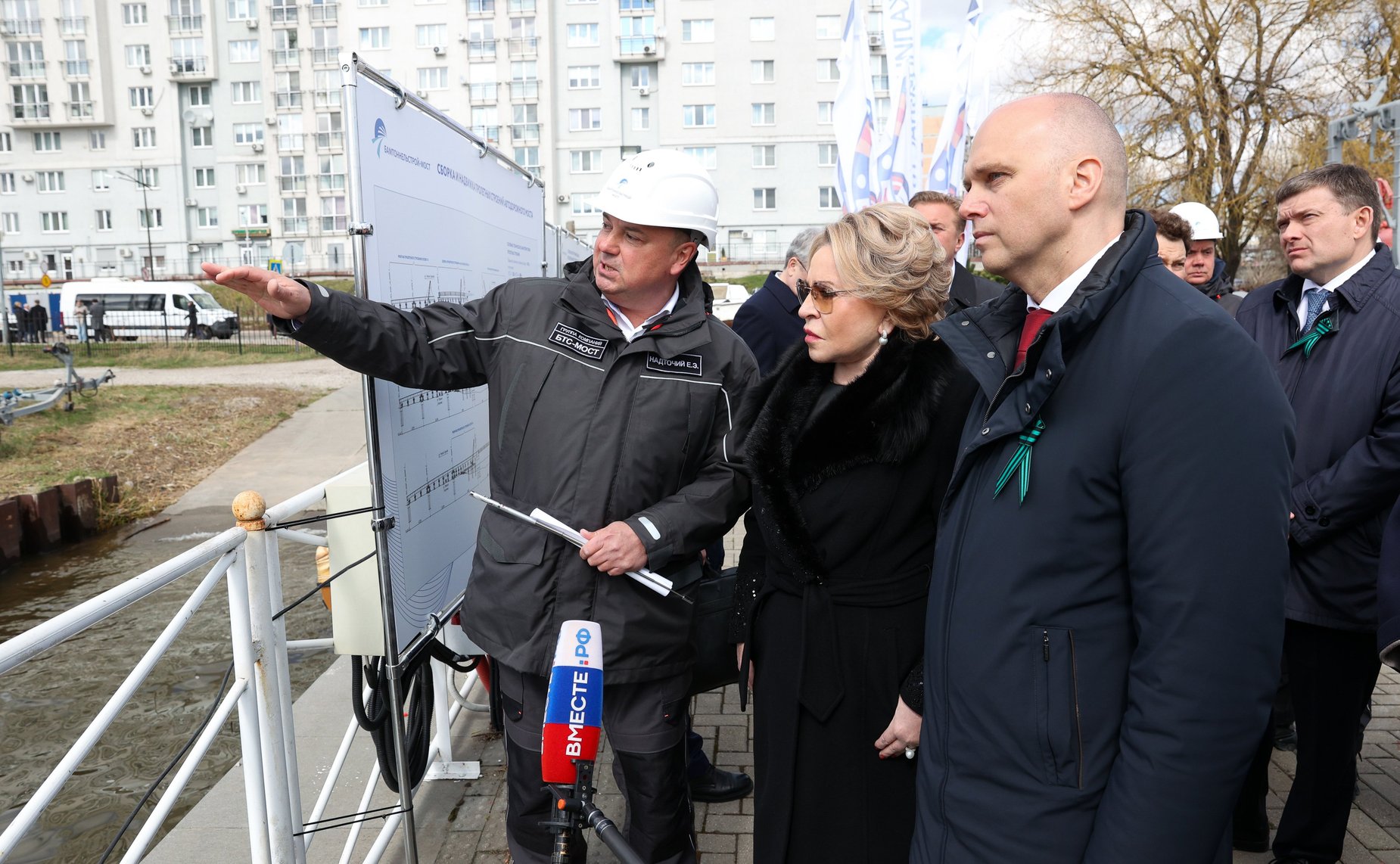 Валентина Матвиенко ознакомилась с ходом строительства нового автодорожного моста в Калининграде через реку Преголю