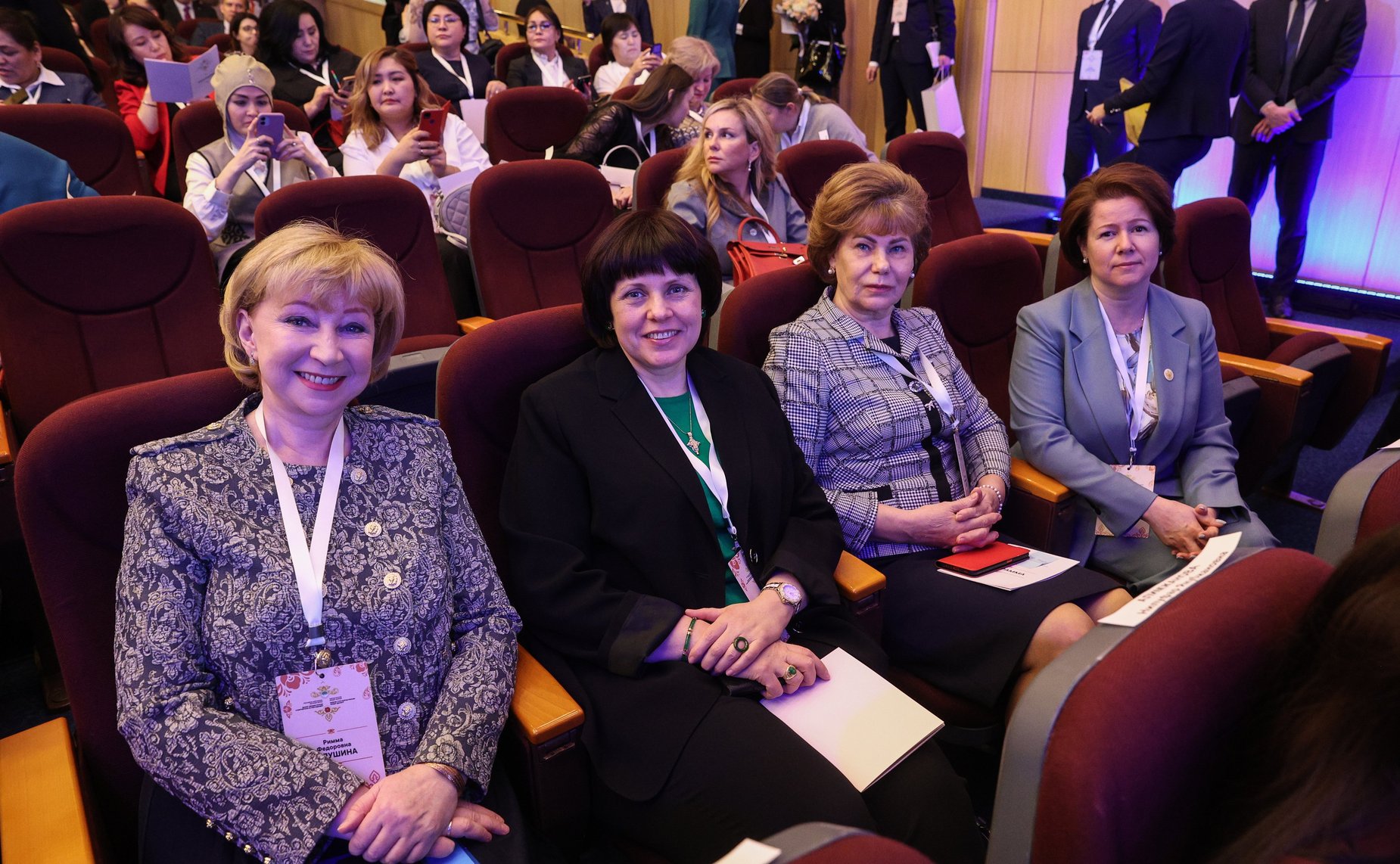 Пленарное заседание Первого Российско-Киргизского женского форума «Диалог женщин России и Кыргызстана во имя будущего»