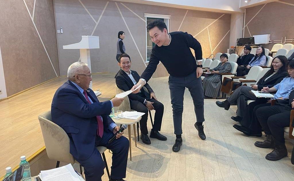 Егор Борисов встретился в г. Якутске с молодыми специалистами – государственными гражданскими служащими Республики Саха (Якутия)