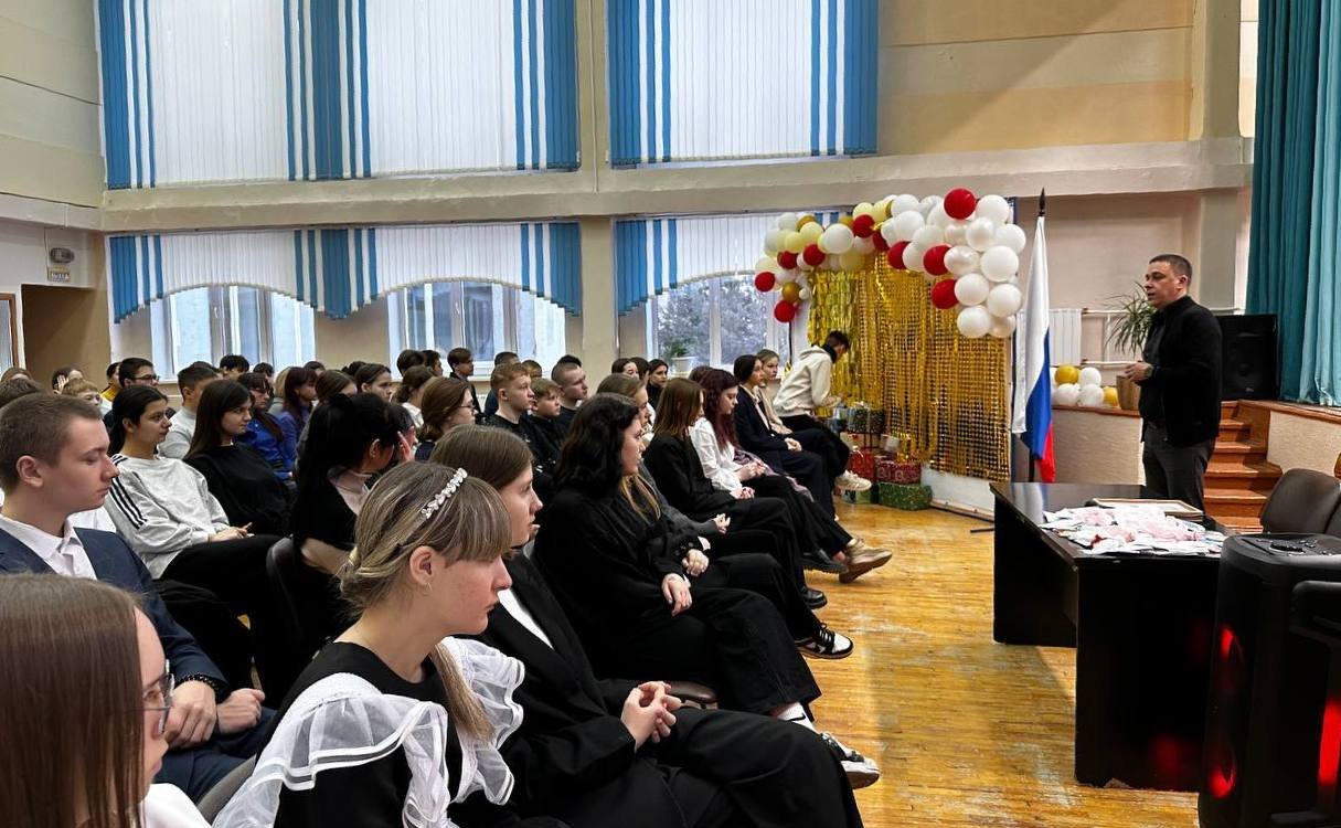 Айрат Гибатдинов посетил в регионе два образовательных учреждения