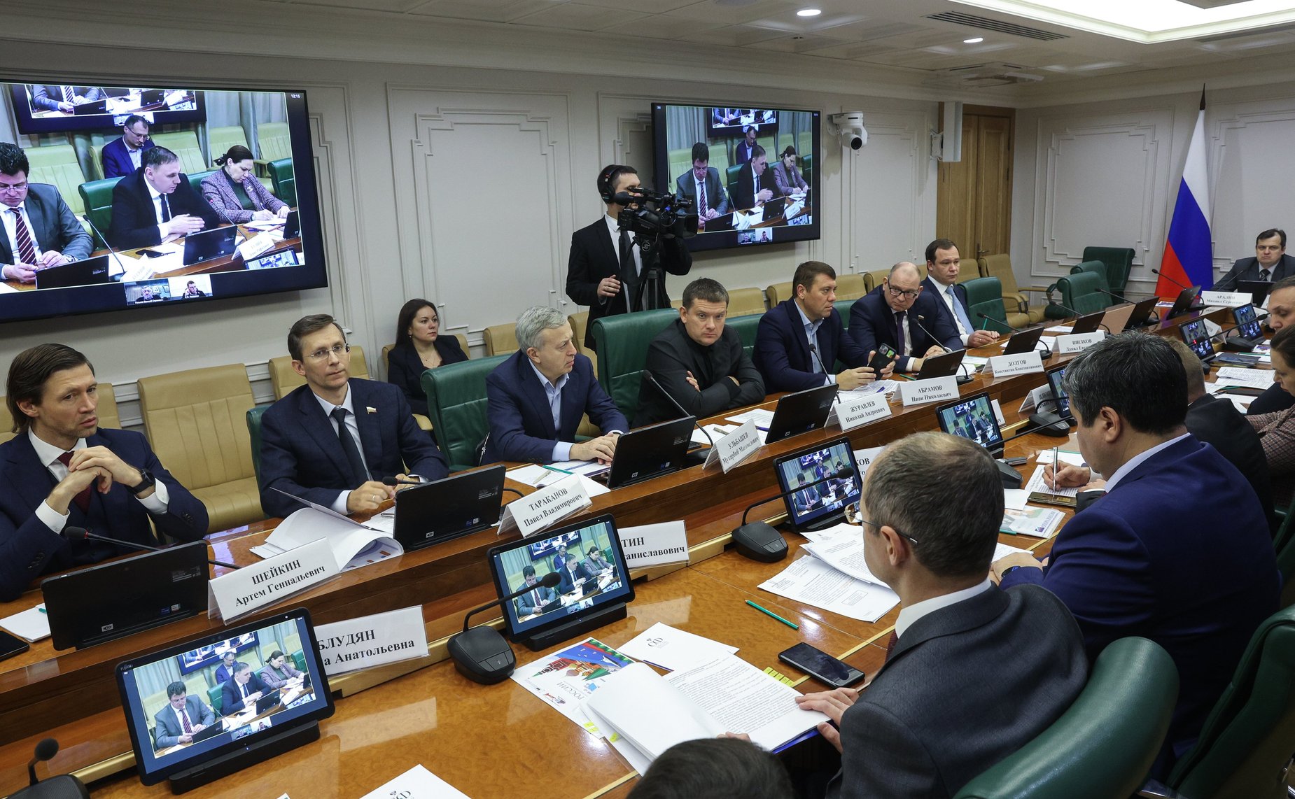 Заместитель Председателя Совета Федерации Николай Журавлев провел совещание по вопросам развития малого и среднего предпринимательства в стране