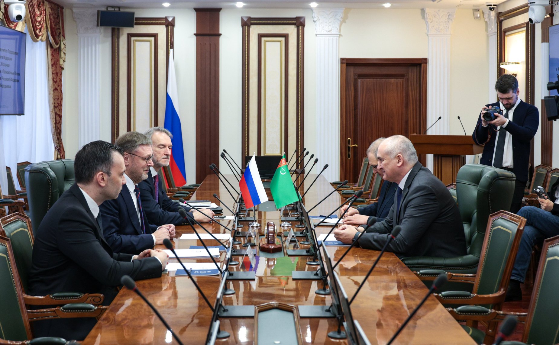 Встреча заместителя Председателя Совета Федерации Константина Косачева с Чрезвычайным и Полномочным Послом Туркменистана в Российской Федерации Эсеном Айдогдыевым