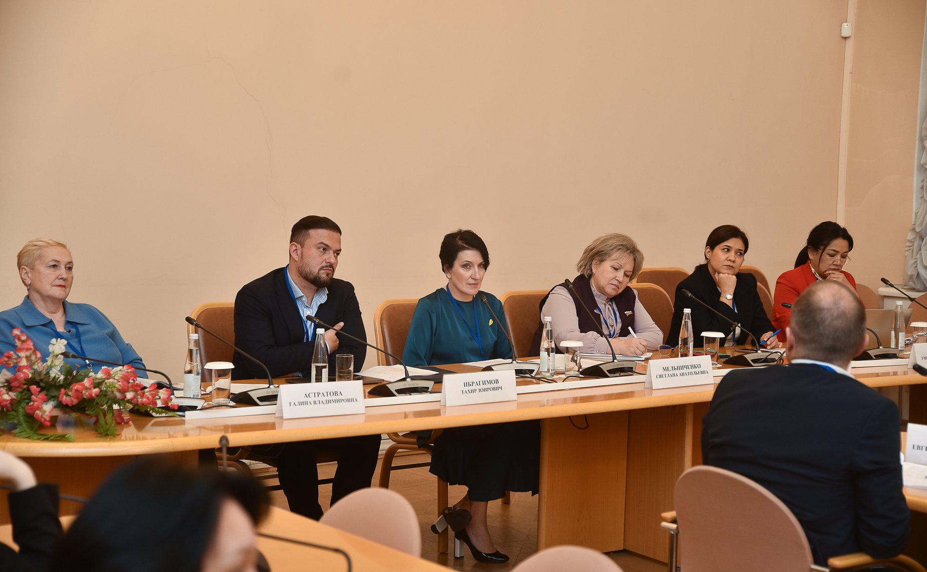 Елена Писарева приняла участие в работе сессии «Международное сотрудничество в сфере образования. „Профессии будущего“ в легкой промышленности» в рамках Международного форума «Содружество моды»