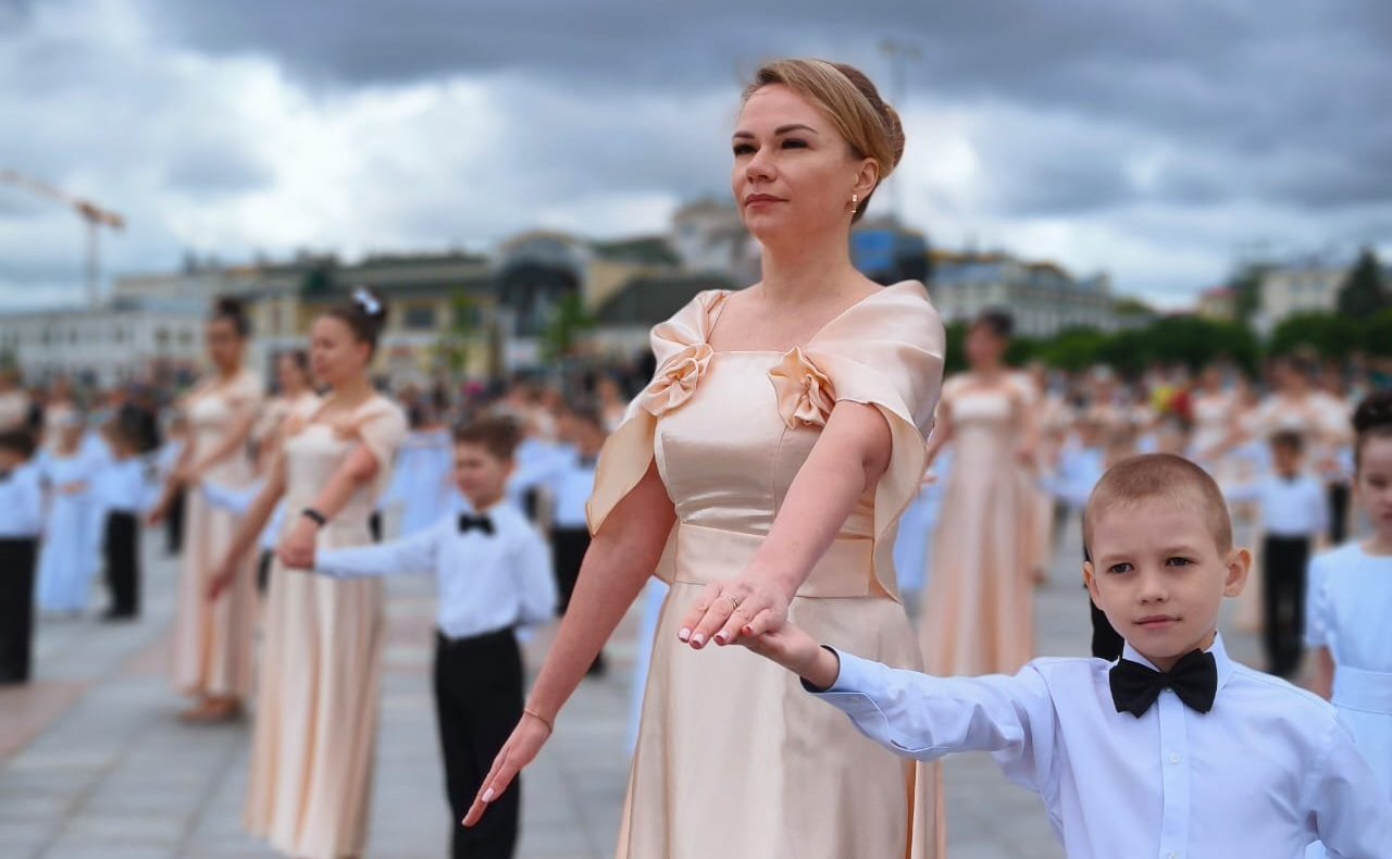 Николай Владимиров принял участие в «Бале выпускников-2023» для воспитанников детских садов г. Чебоксары