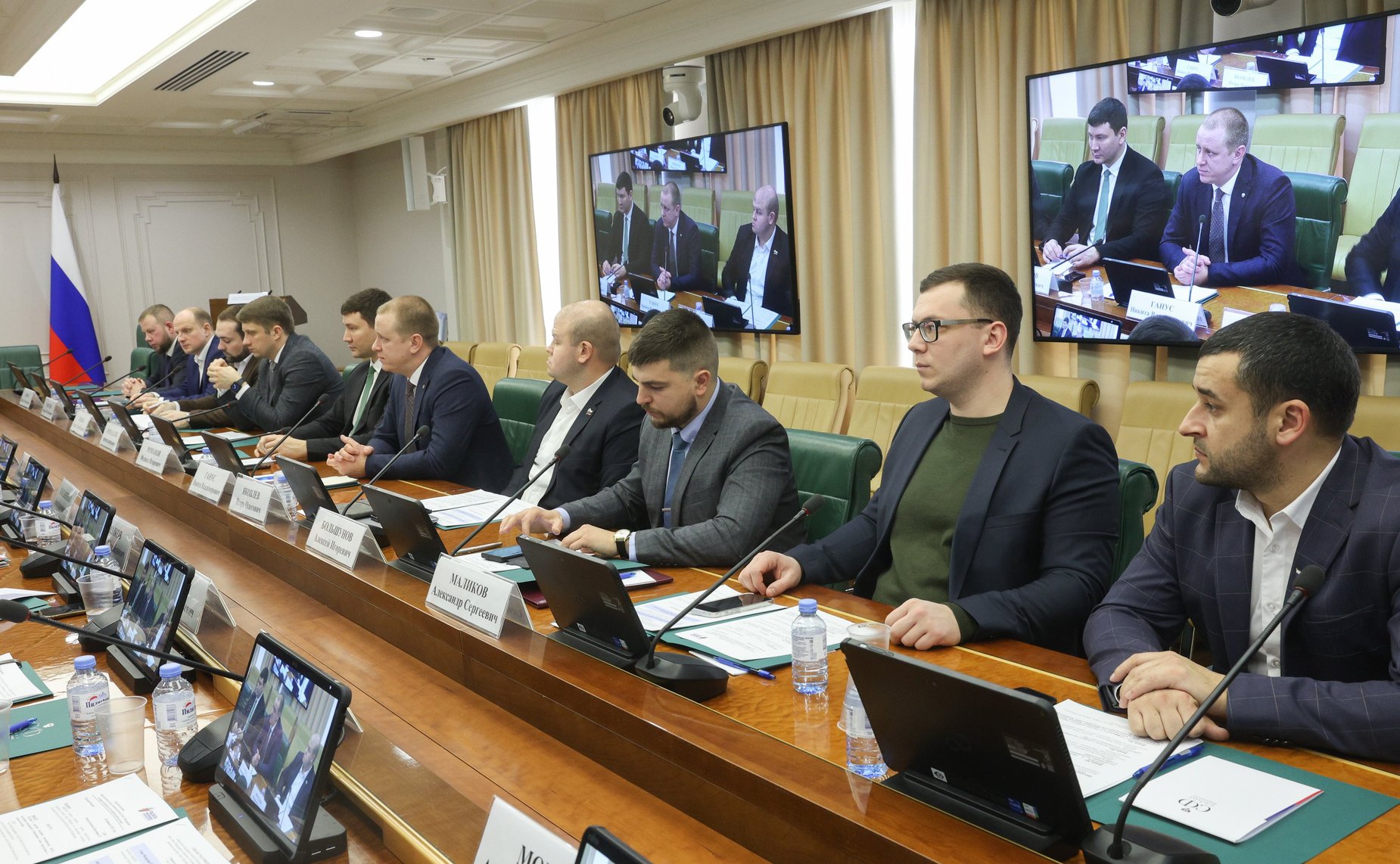 Совместное заседание комитета Палаты молодых законодателей при Комитете СФ по обороне и безопасности и комитета Палаты молодых законодателей при Комитете Совета Федерации по экономической политике