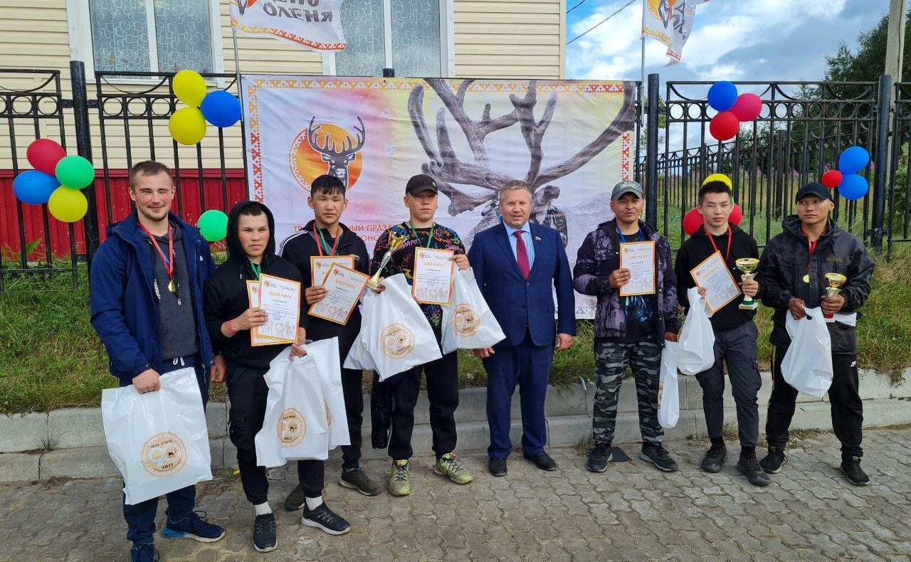 Денис Гусев совершил рабочую поездку в муниципальное образование «Омский сельсовет» Заполярного района Ненецкого АО