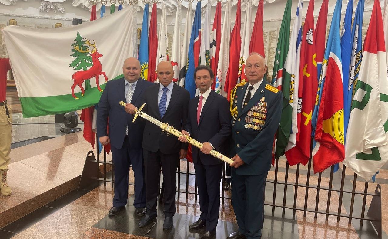 Максим Кавджарадзе принял участие в проведении торжественной церемонии вручения «Городам воинской славы» мечей Победы