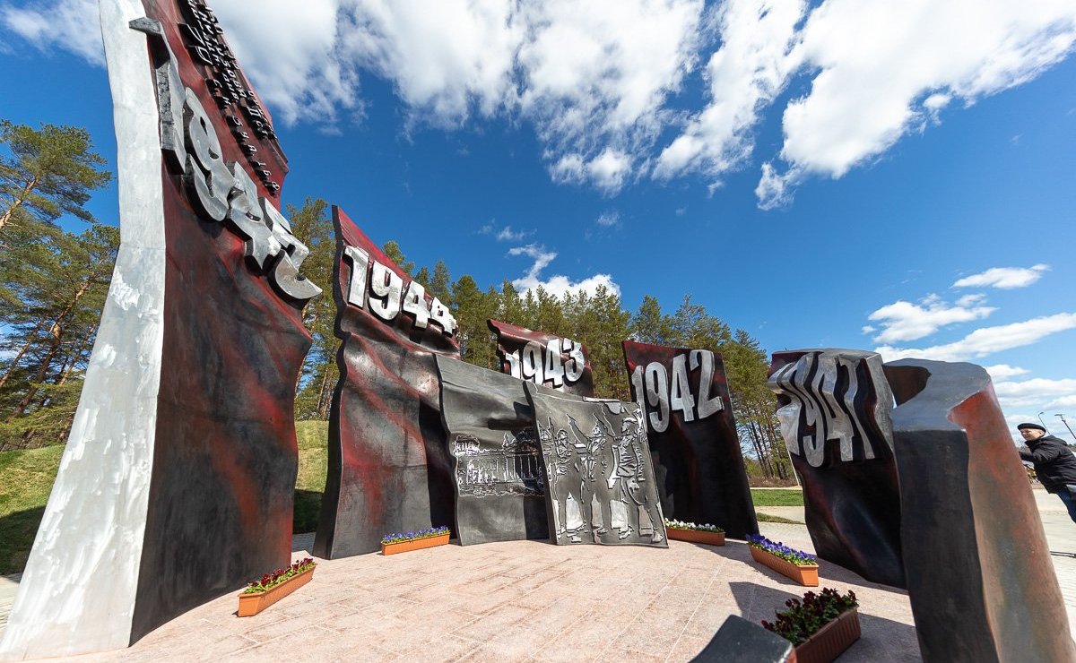 Ооткрытие мемориала «Знамя Победы» в Псковской области