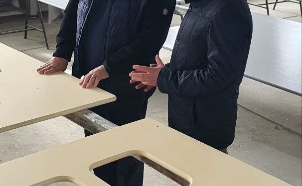 Андрей Базилевский побывал в селе Тополево Хабаровского района, где ознакомился с работой предприятия — местного производителя детских площадок