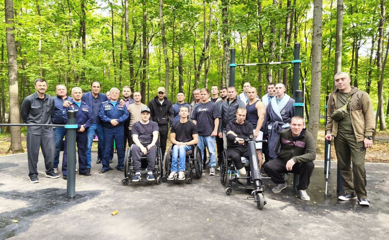 Андрей Хапочкин выступил инициатором проекта создания инклюзивной спортивной площадки для раненых бойцов, проходящих лечение в госпитале им. Н. Н. Бурденко