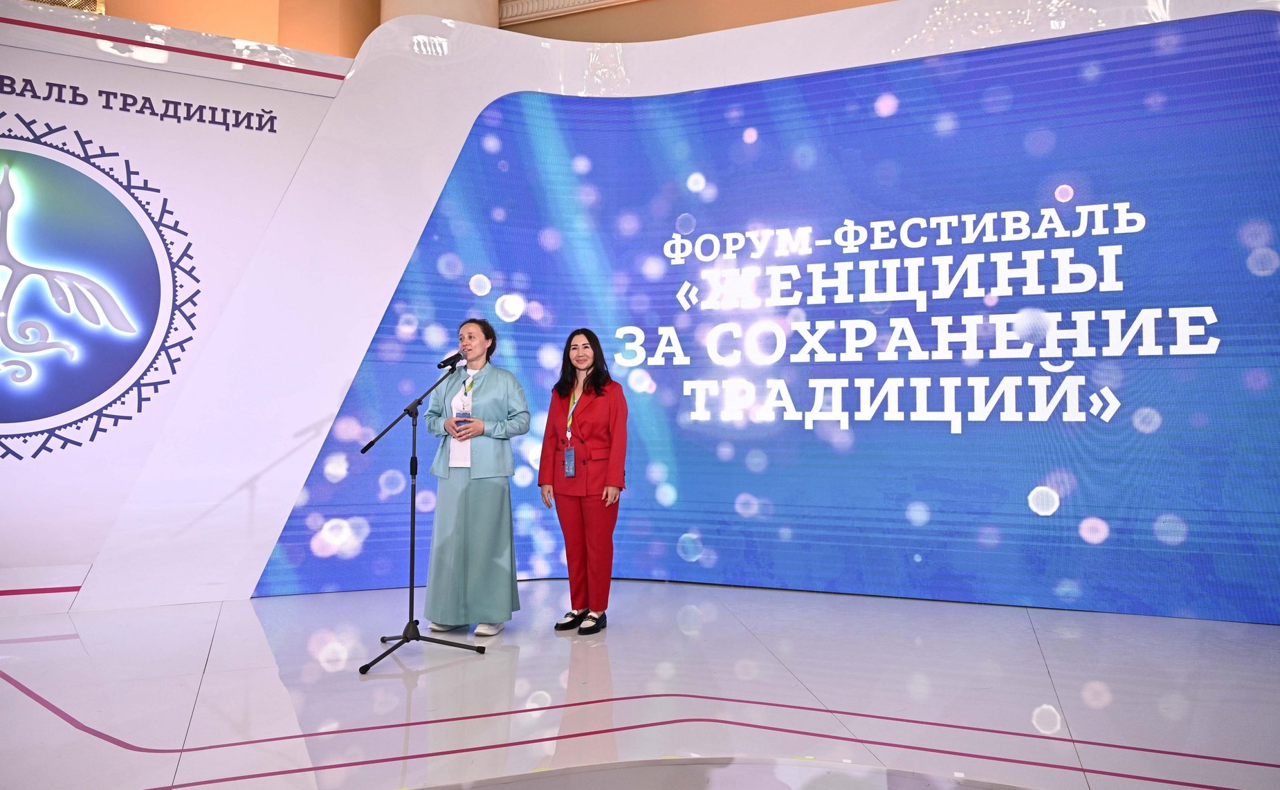 IV Евразийский женский форум. Презентация нового вида ткани, разработанной участниками проекта Совета ЕЖФ «Женщины в легкой промышленности»