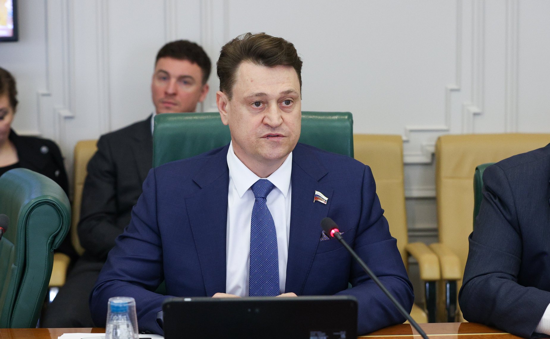 Олег Голов