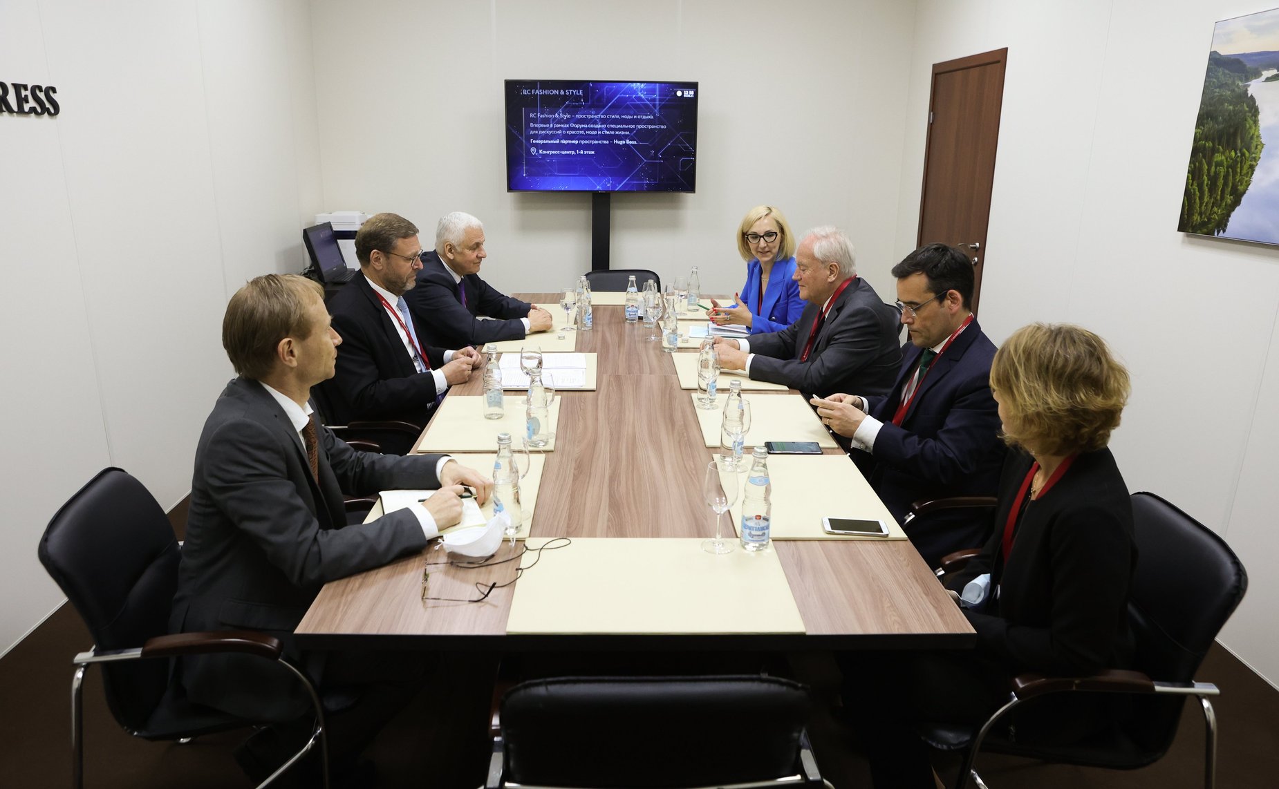 Встреча заместителя Председателя СФ Константина Косачева с председателем Комиссии Сената Французской Республики по международным делам, обороне и вооруженным силам Кристианом Камбоном