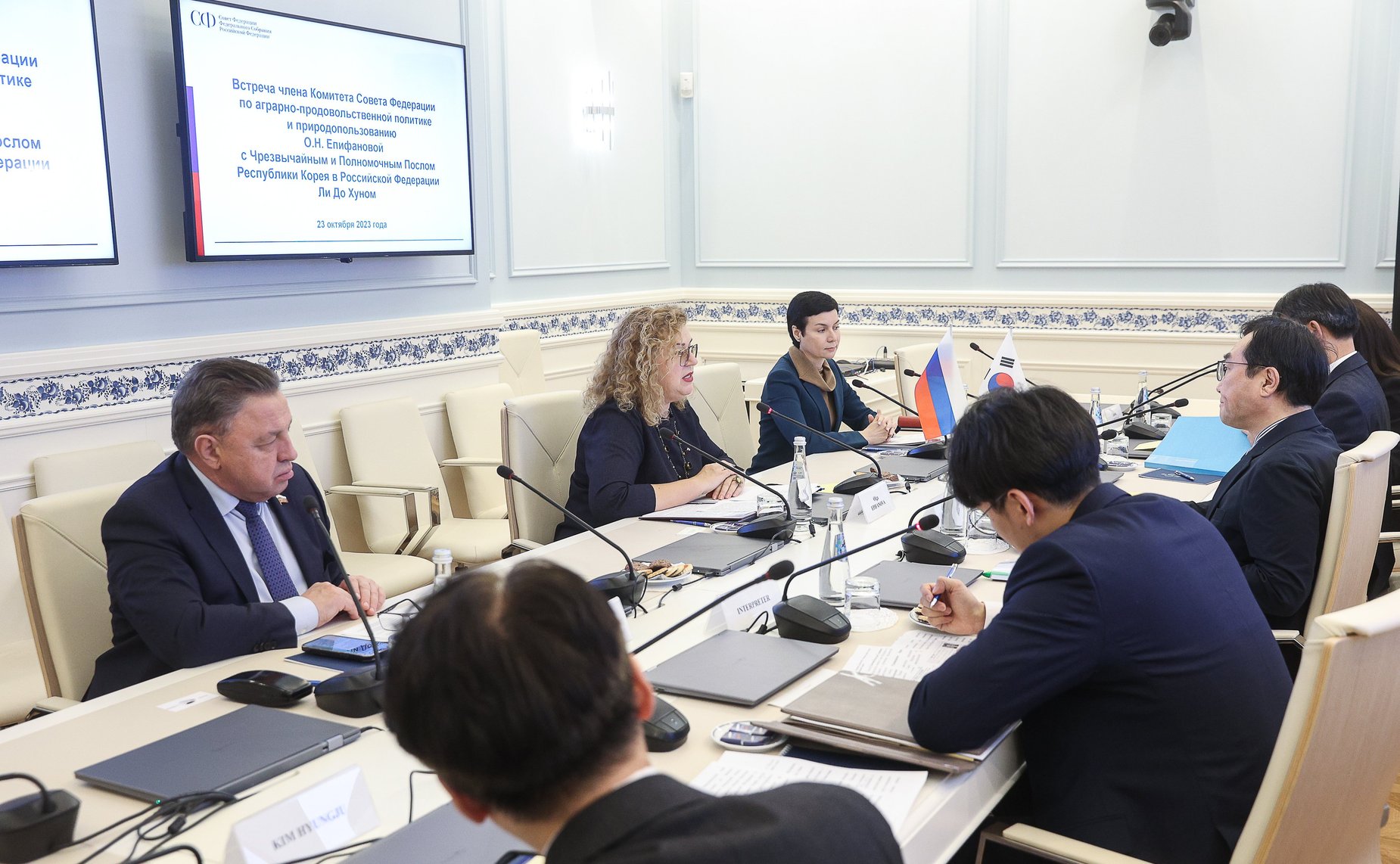 Ольга Епифанова провела встречу с Чрезвычайным и Полномочным Послом Республики Корея в Российской Федерации Ли До Хуном