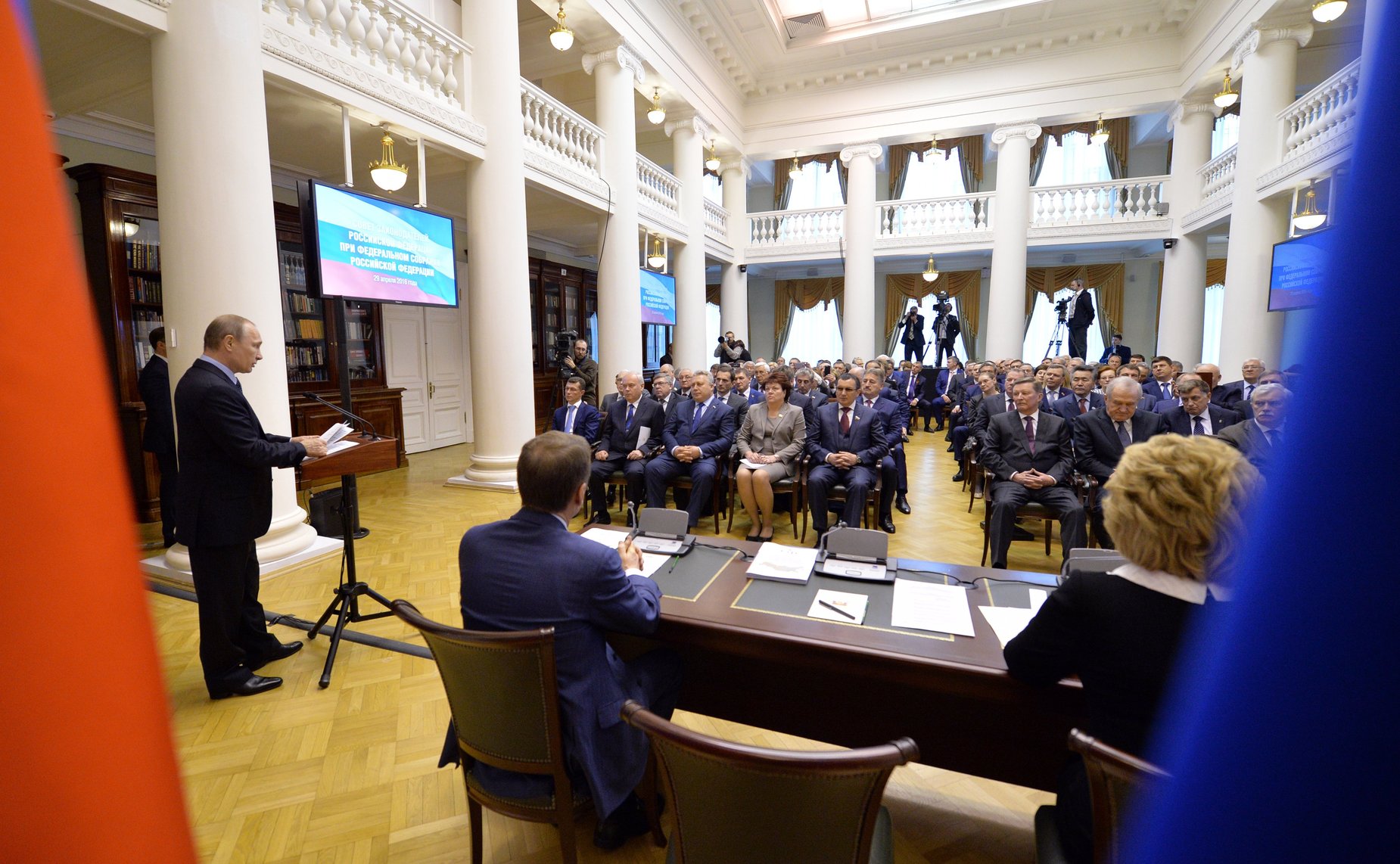 В. Путин выступил перед членами Совета законодателей