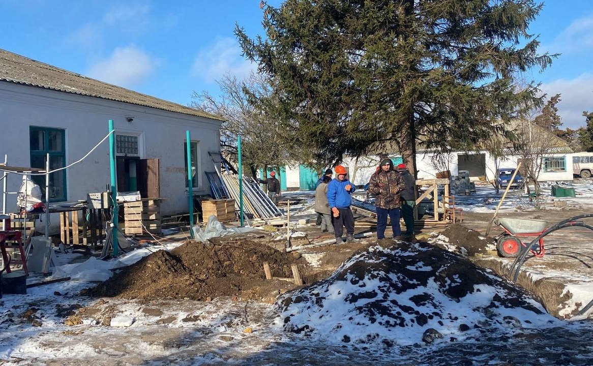 Игорь Кастюкевич вместе с министром здравоохранения региона Артышом Сатом посетил строящийся объект здравоохранения