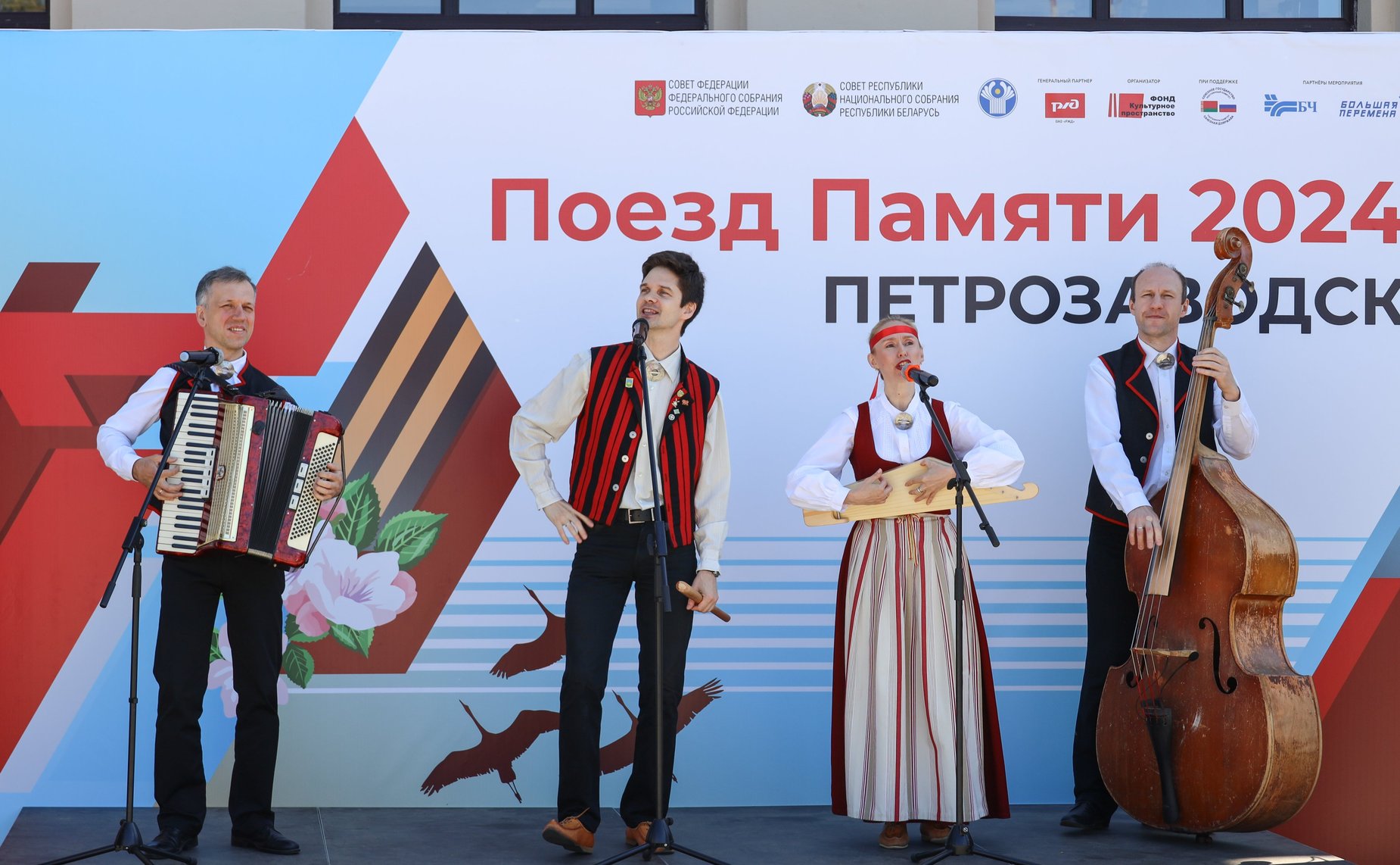 Владимир Чижов встретился с участниками культурно-образовательного проекта «Поезд Памяти» в Петрозаводске