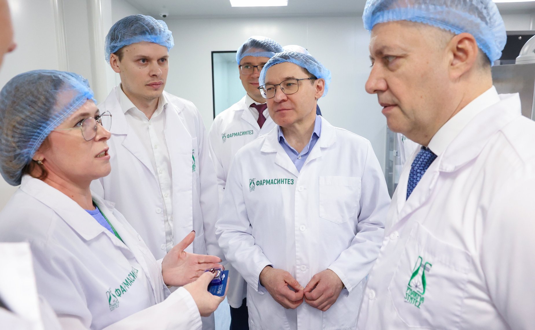 Первый заместитель Председателя Совета Федерации Владимир Якушев в ходе рабочей поездки в Иркутскую область посетил одно из самых больших фармпредприятий в России