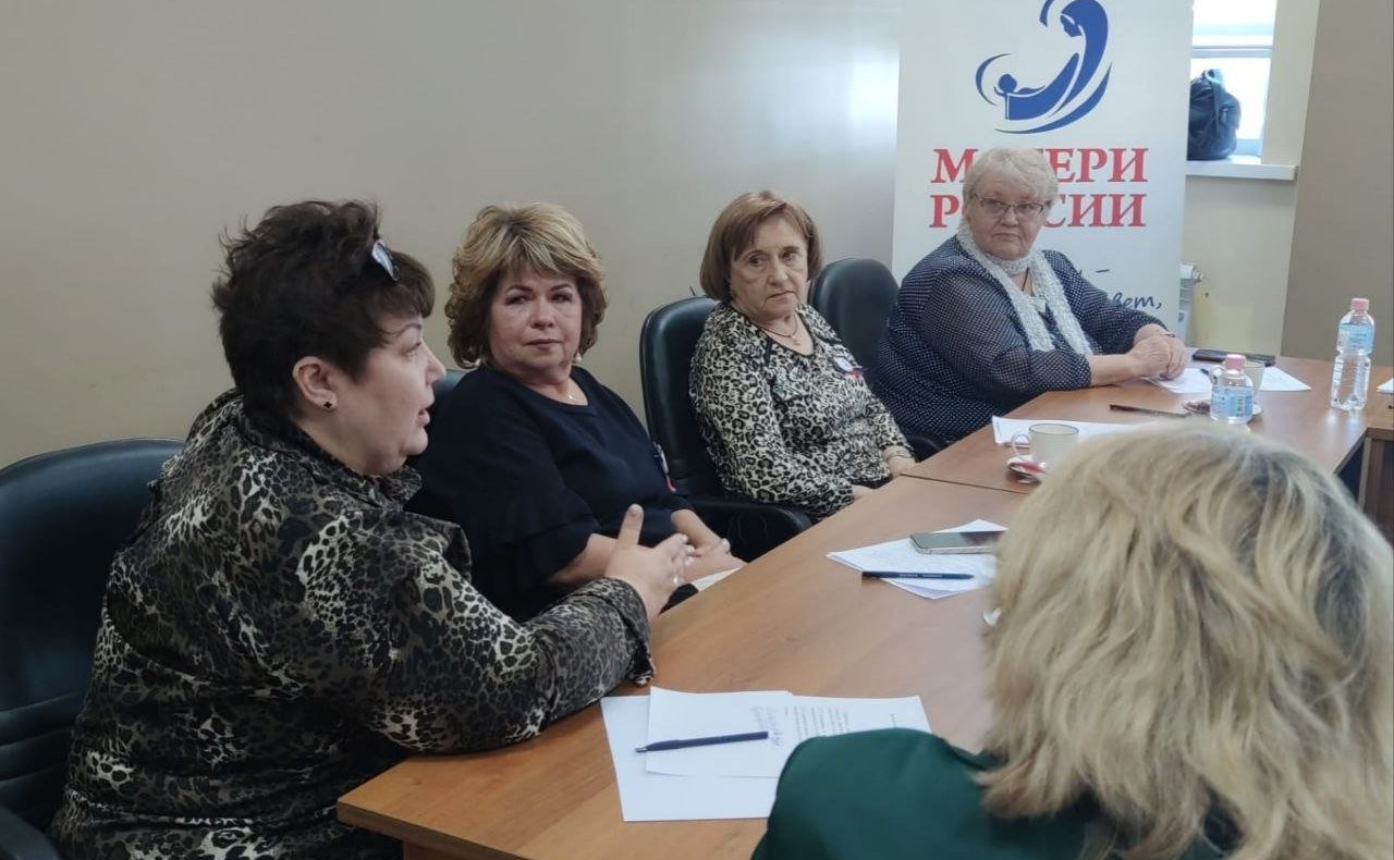 Александр Ролик обсудил с активистами Приморского отделения движения «Матери России» вопросы поддержки семей с детьми