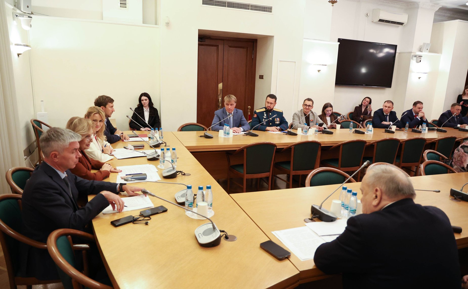 Сенаторы обсудили успешные практики и предложения по развитию НКО