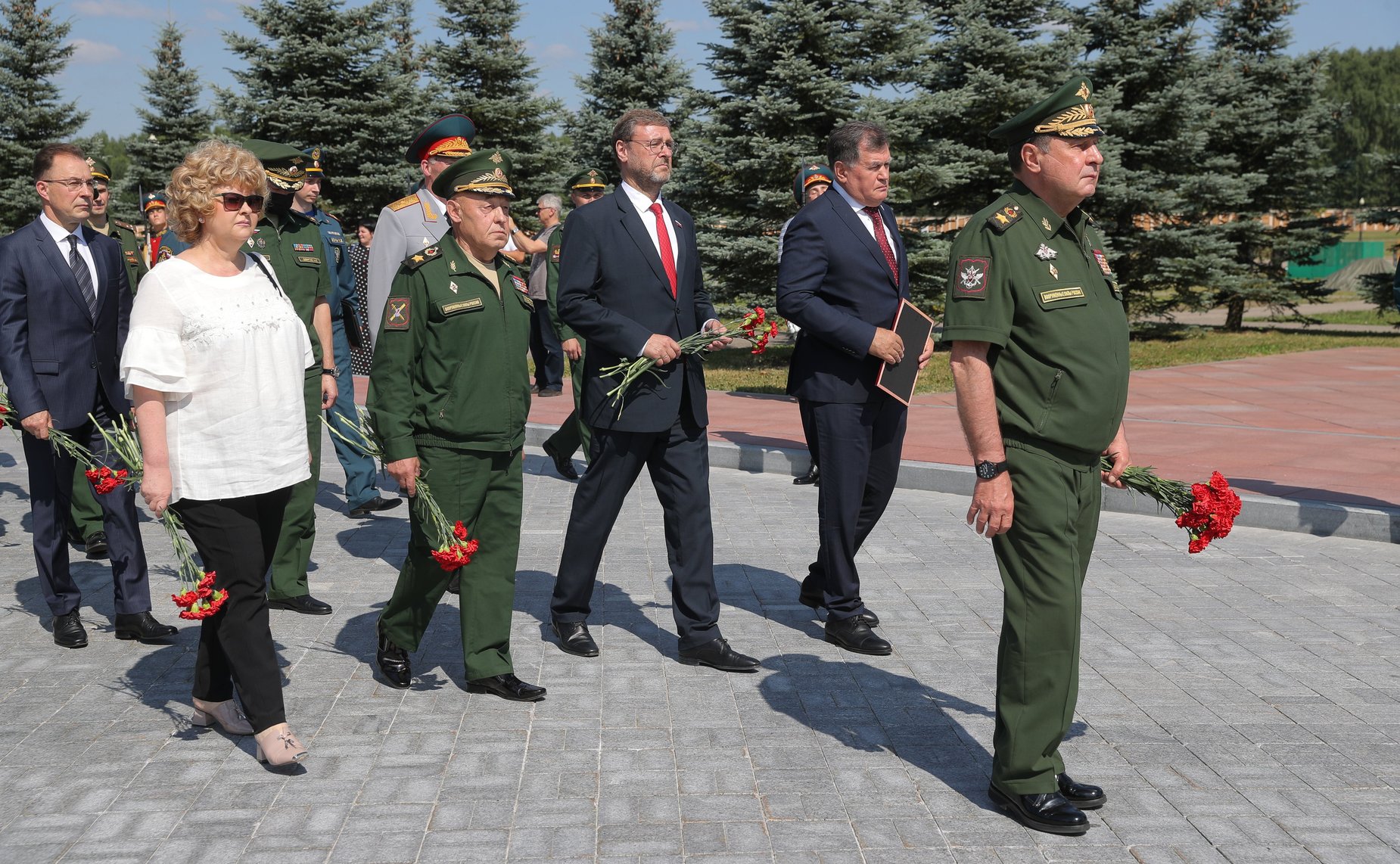 Заместитель Председателя Совета Федерации Константин Косачев принял участие в памятном мероприятии в честь 20-летия Федерального военного мемориала Пантеон защитников отечества в городе Мытищи