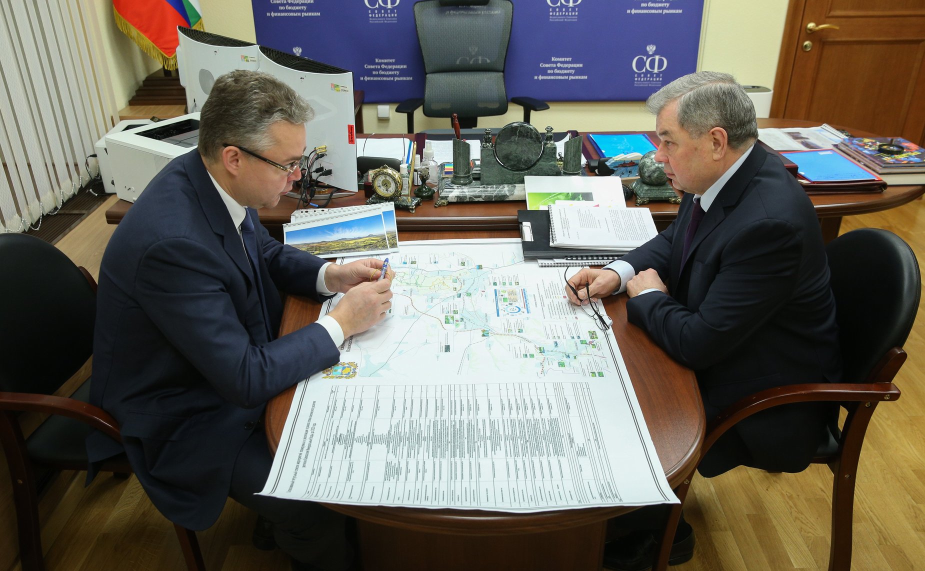 Рабочая встреча председателя Комитета СФ по бюджету и финансовым рынкам Анатолия Артамонова с губернатором Ставропольского края Владимиром Владимировым