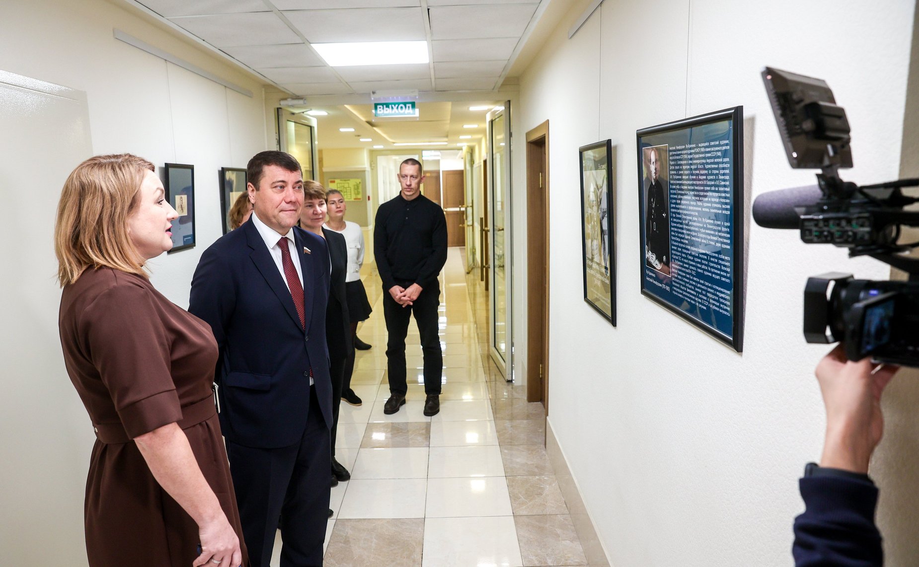 В Совете Федерации состоялось открытие выставки графических работ Яр-Кравченко «Лётчики — защитники в годы ВОВ»