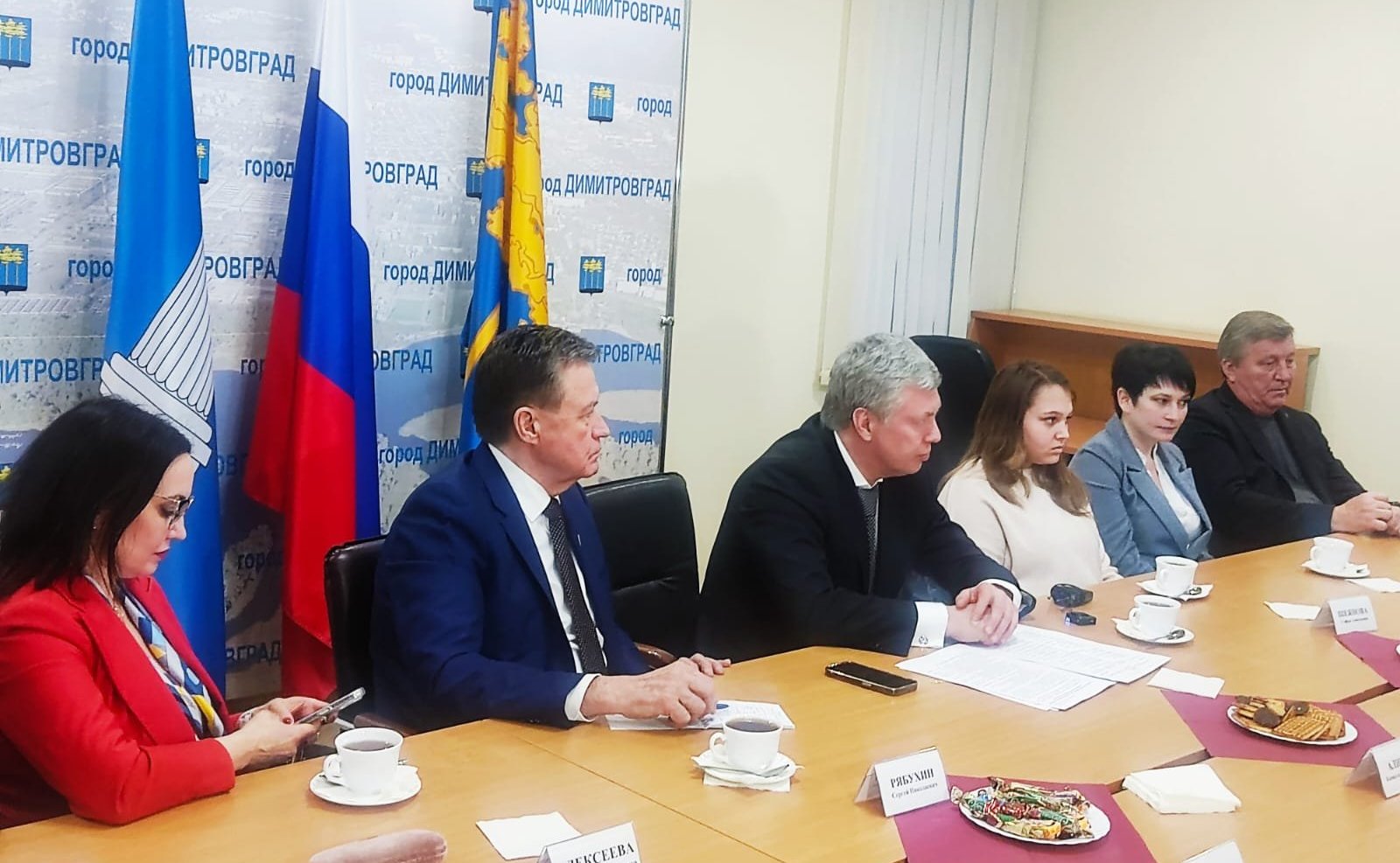 Сергей Рябухин совместно с губернатором Алексеем Русских принял участие во встрече с директорами общеобразовательных учреждений города и заведующими дошкольными образовательными учреждениями