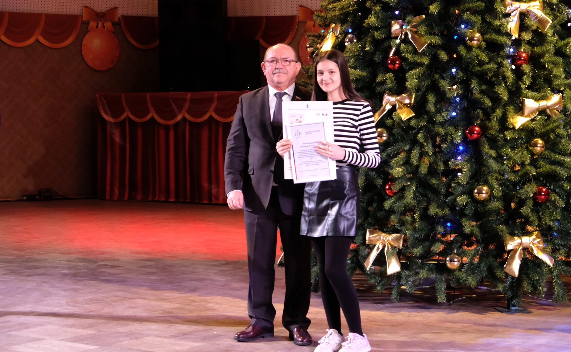 Александр Башкин и Геннадий Орденов наградили юных астраханцев — участников творческой школы-конкурса «Портрет твоего края»