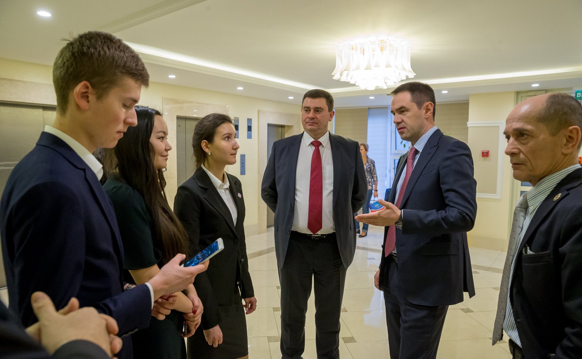 Мурат Хапсироков открыл фотовыставку, приуроченную к 100-летию Финансовой академии при Правительстве РФ