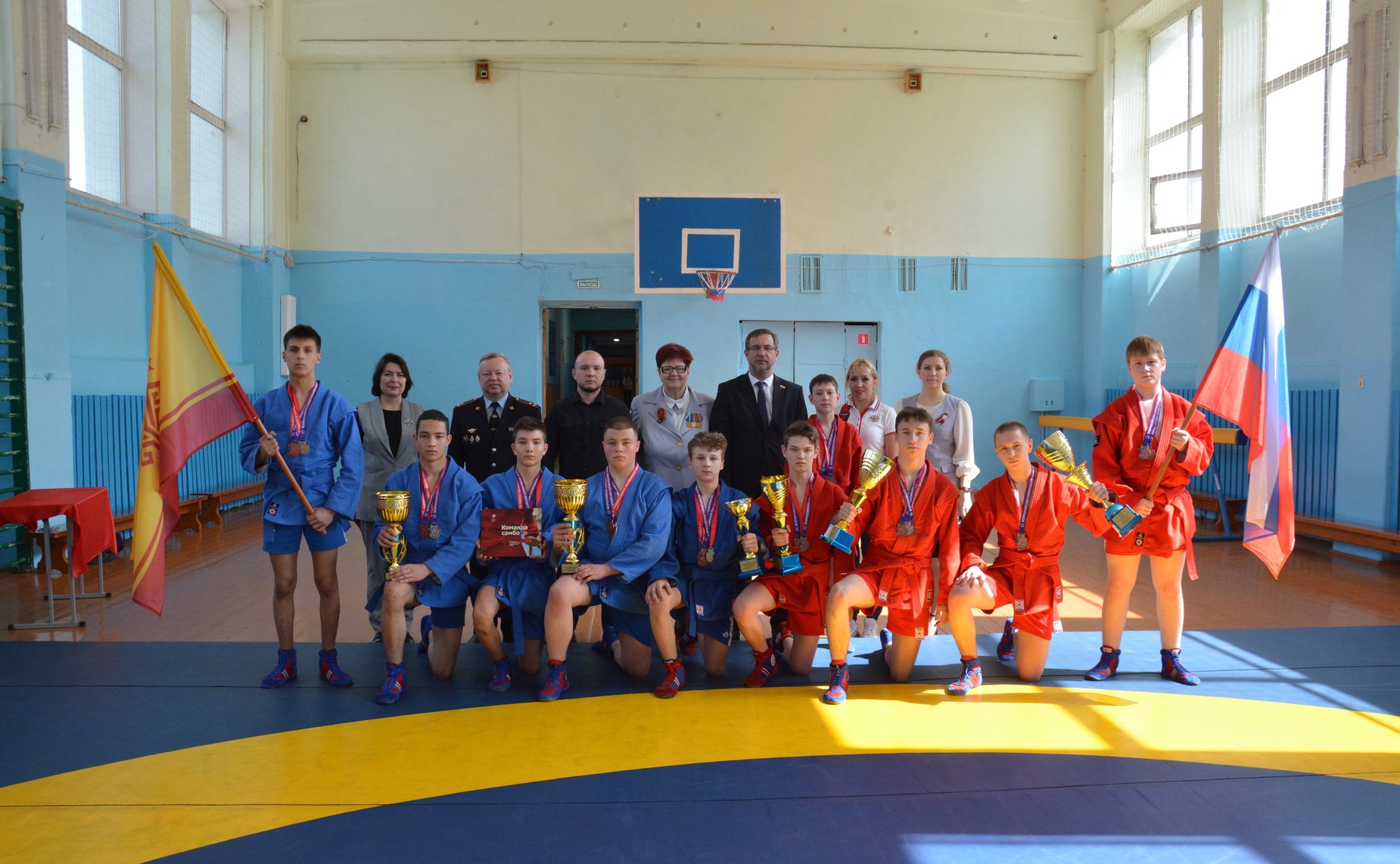 Николай Владимиров поздравил юных самбистов с победой