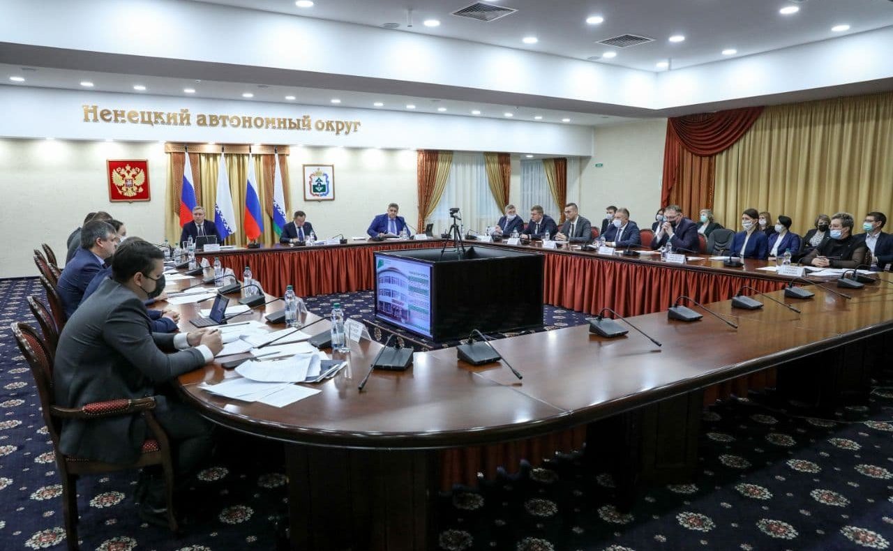 Денис Гусев принял участие в совещании по вопросам реализации в регионе национальных проектов «Жильё и городская среда» и «Безопасные качественные дороги»