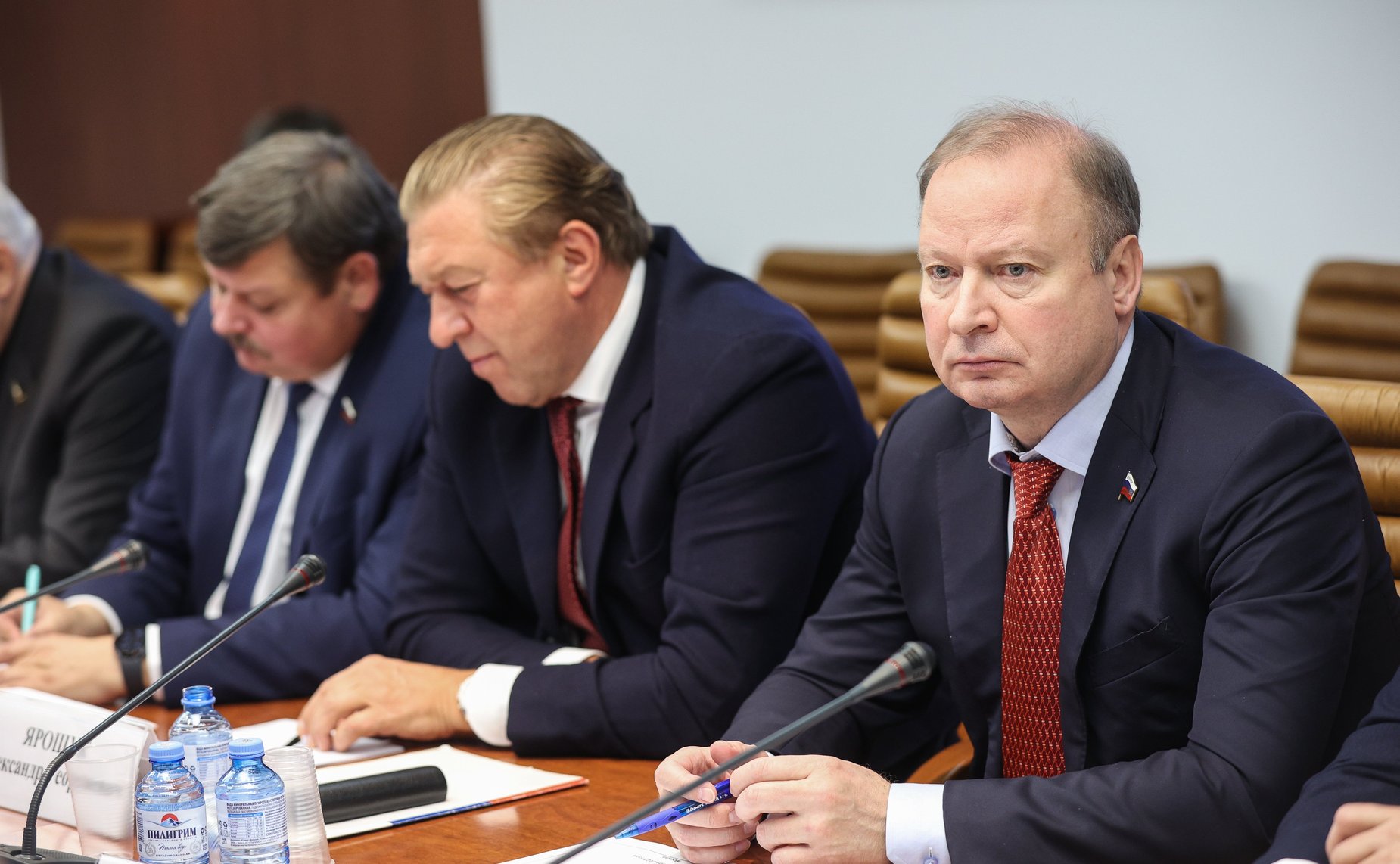 Совещание Комитета СФ по обороне и безопасности совместно с Комитетом СФ по экономической политике «О возможном сокращении переходного периода замены государственных регистрационных знаков автомобилей в ДНР, ЛНР, Запорожской и Херсонской областях»