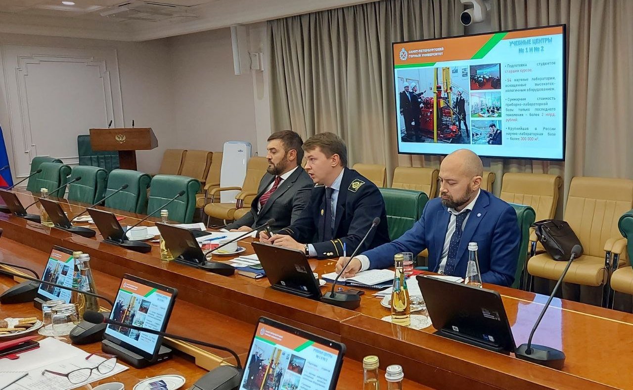 Мохмад Ахмадов и Елена Писарева провели совещание с руководителями российских вузов, которые примут участие в Международной выставке высшего образования «EduTraC Oman 2023»