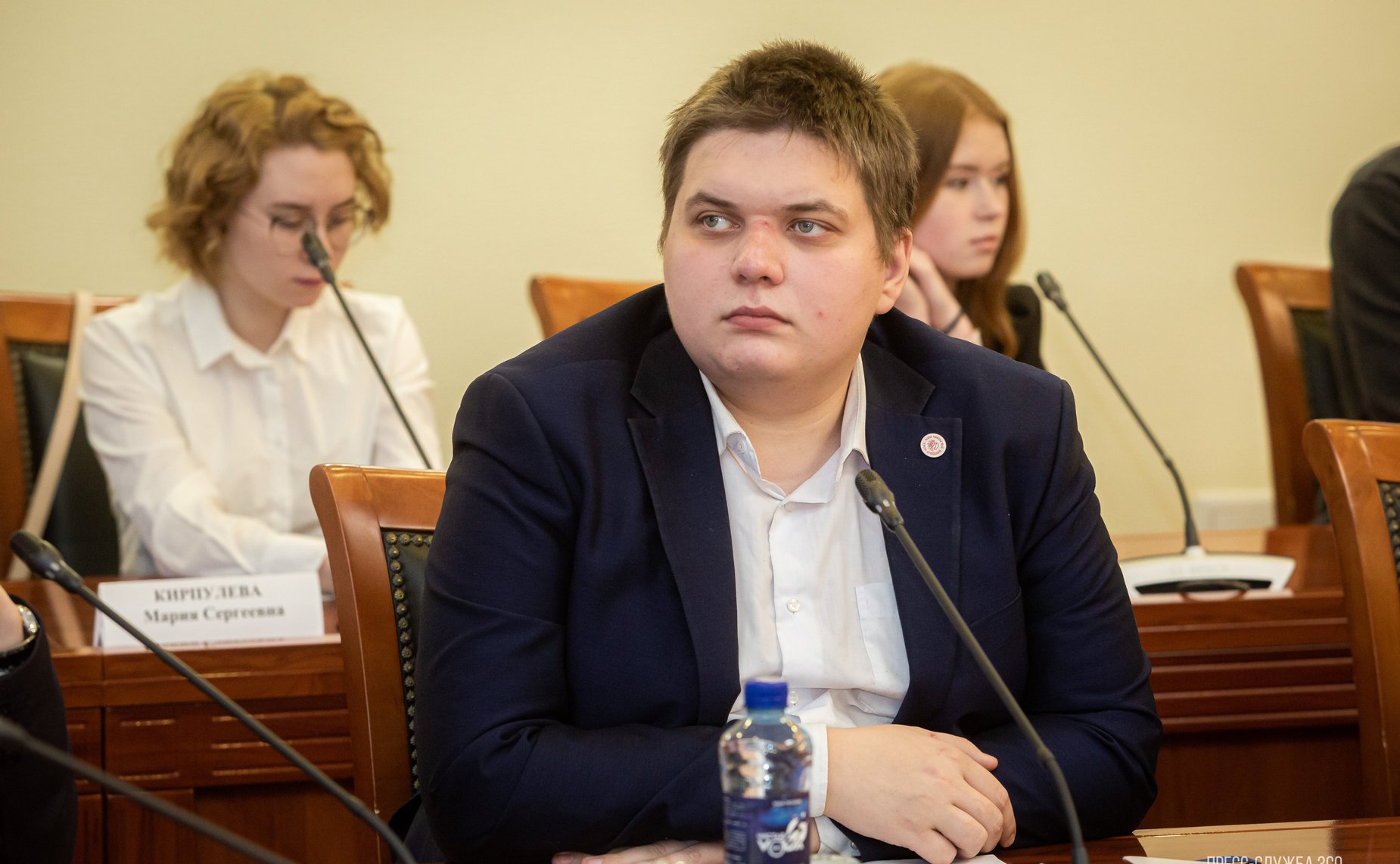 Юрий Воробьев принял участие в очередном заседании Дискуссионного клуба Молодежного парламента при Законодательном Собрании субъекта РФ